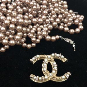 Auth Chanel shoe logo. Craft pin/necklace/brooch?
